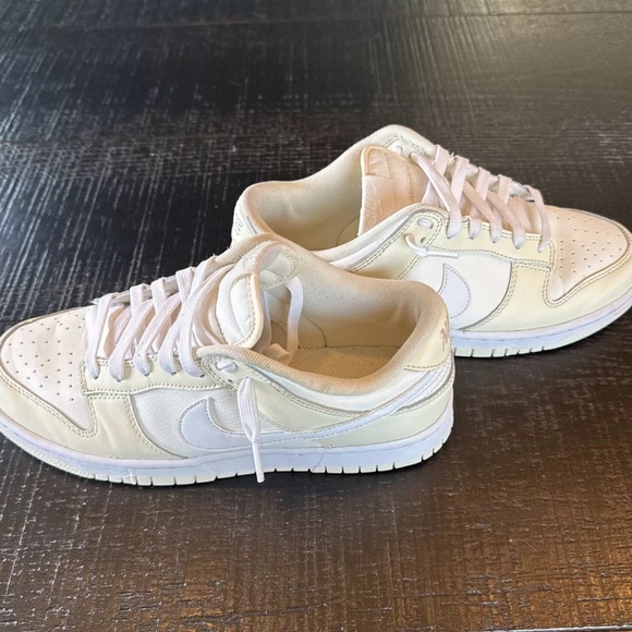 Nike Dunks size 9 women's size 7.5 men's. - Picture 3 of 7